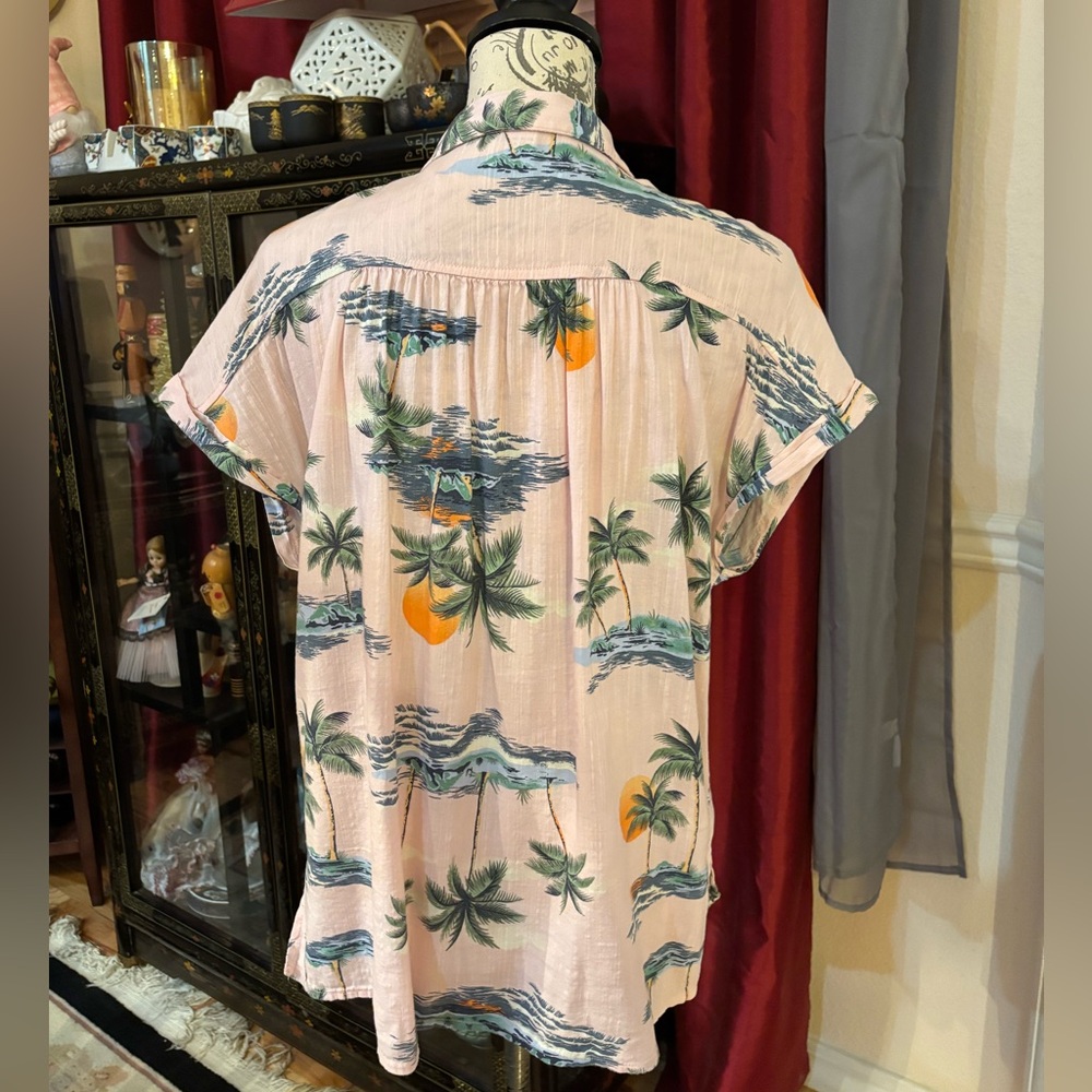 Old Navy Ladies Hawaiian Button Up - Picture 2 of 6